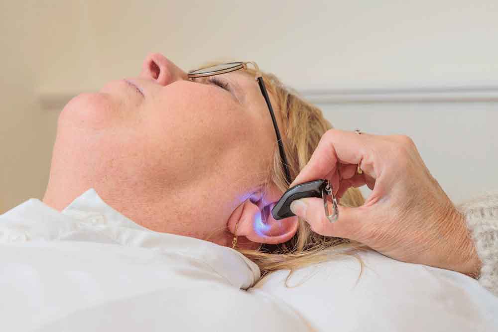 Traumebehandling-oere-behandling
